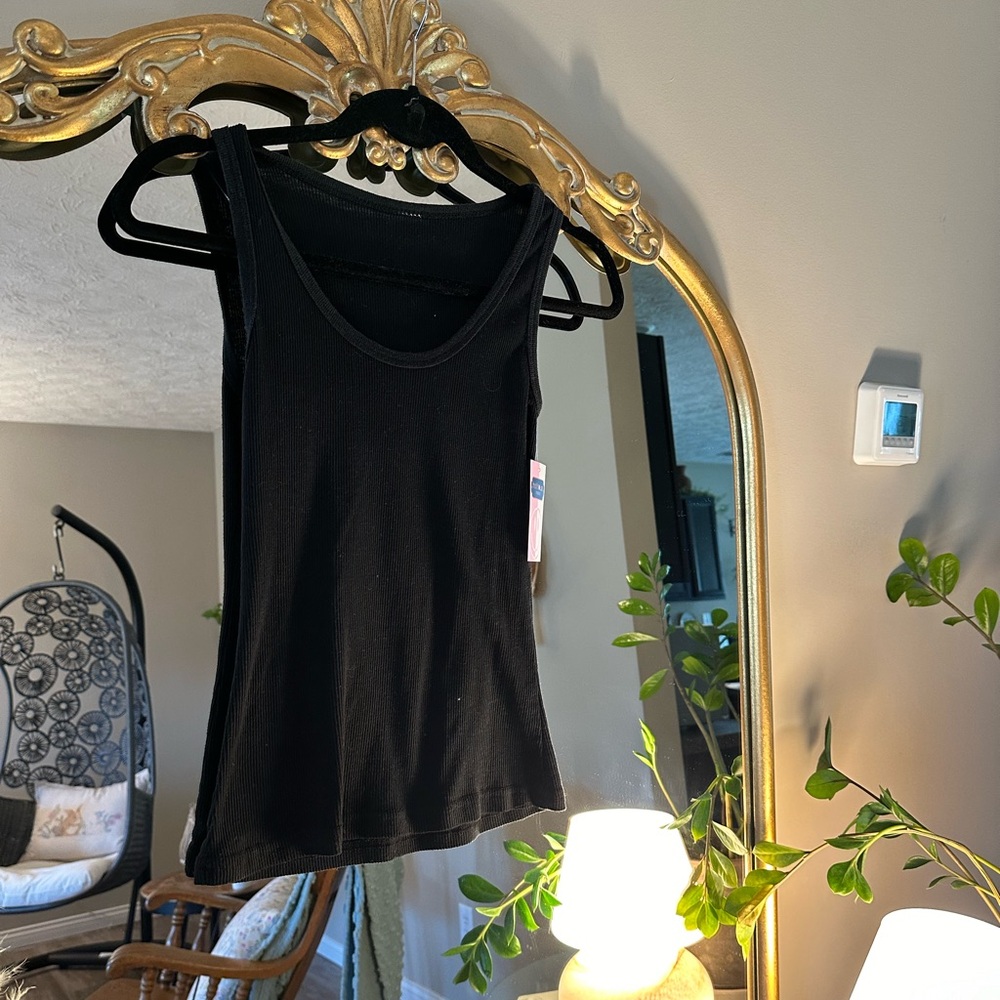 Black Ribbed Tank🖤 - Picture 2 of 6